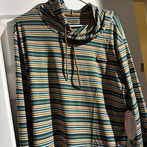 Brand new with tags men’s billabong hooded tshirt. Lightweight. Men’s large.